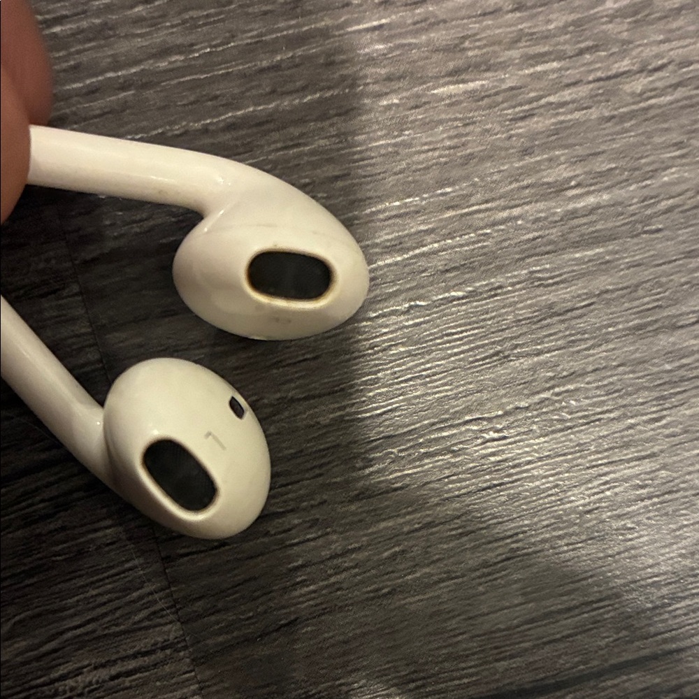 All 3 Apple White Earbud Headphones 3 Pack - Picture 2 of 5